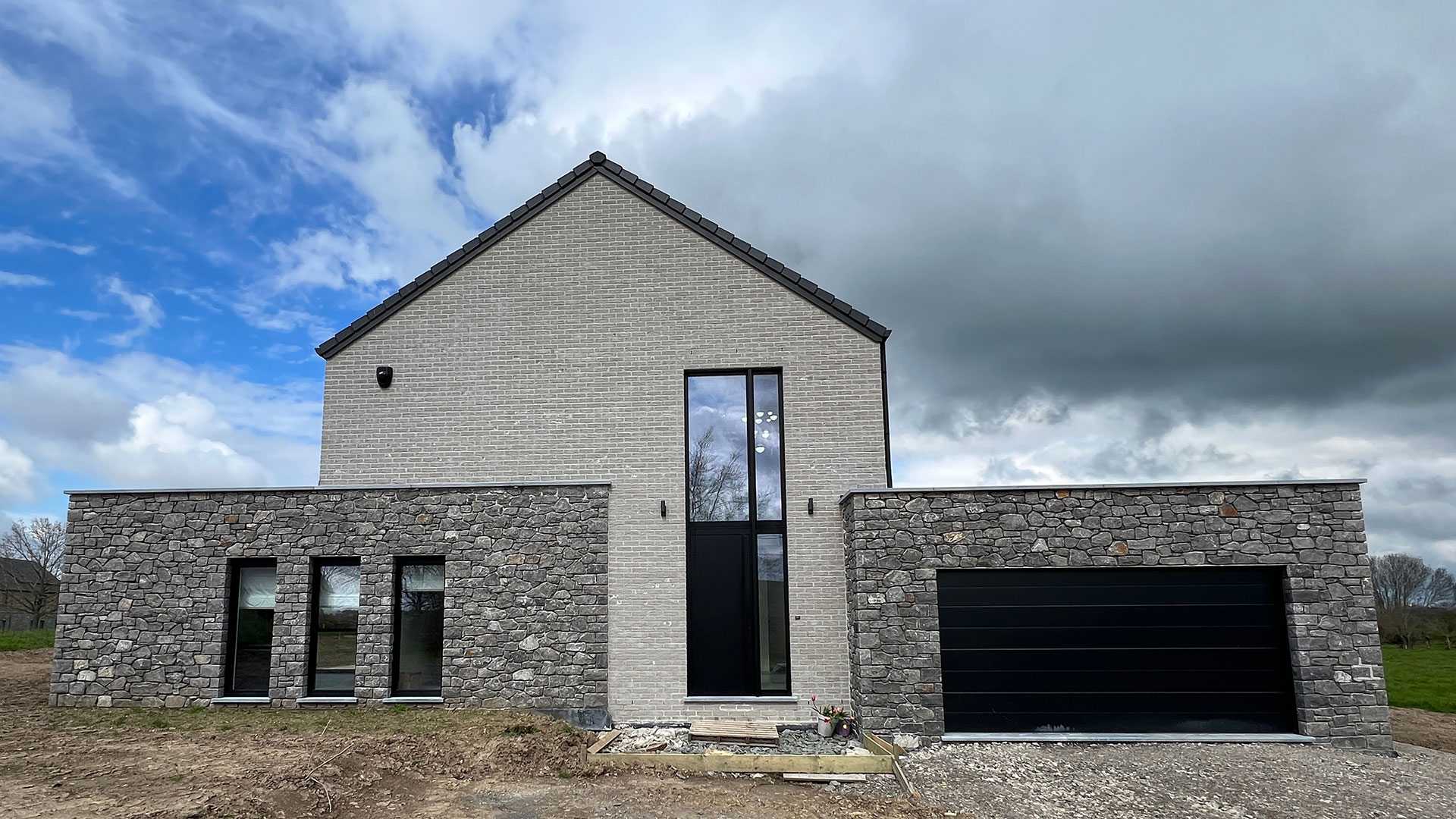 Façade avant d'une maison réalisée par Maisons Compere à Trooz